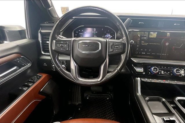 Used 2024 GMC Sierra 2500 Denali Ultimate AWD/4WD image 4