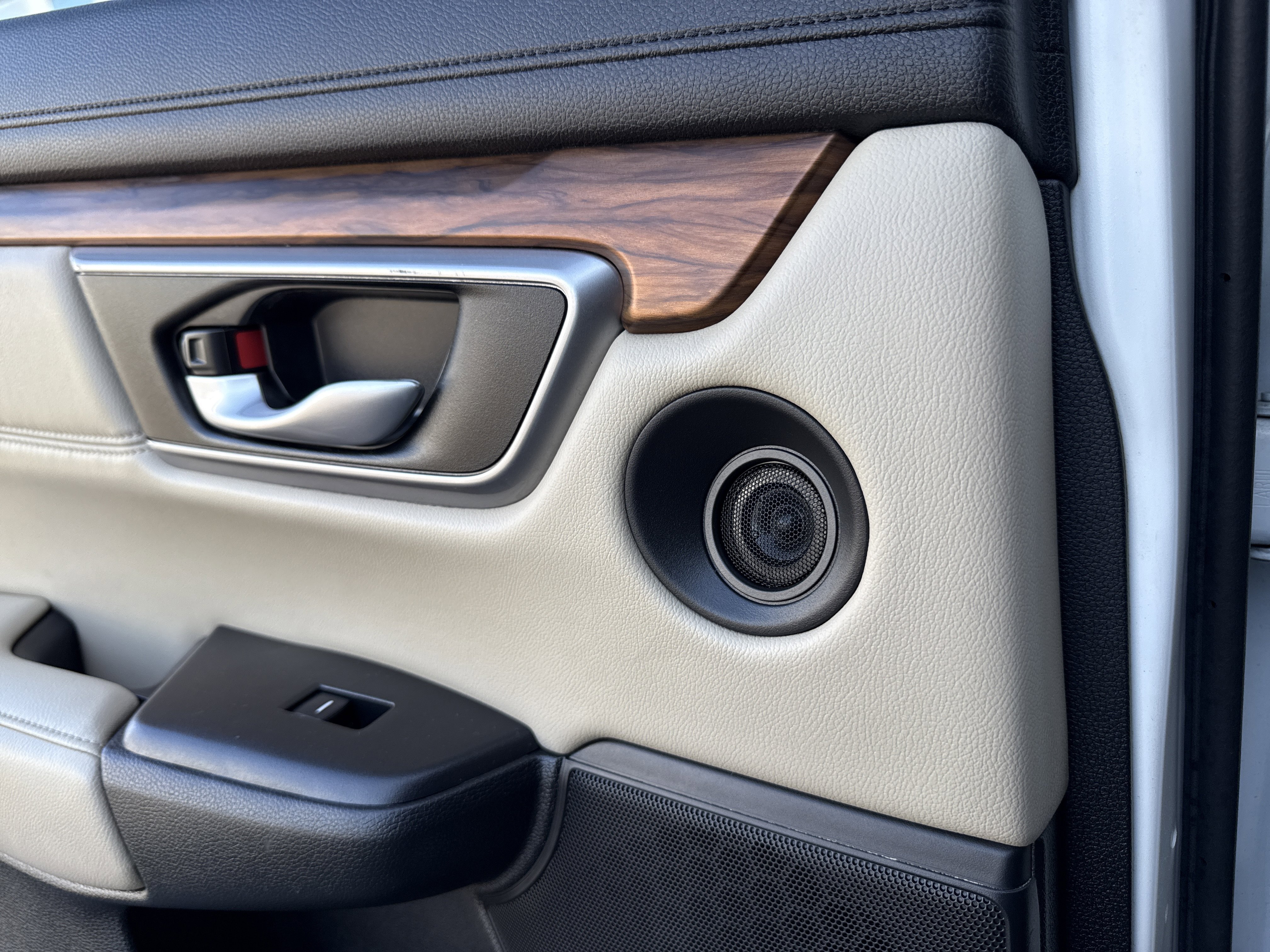 Used 2018 Honda CR-V Touring image 29