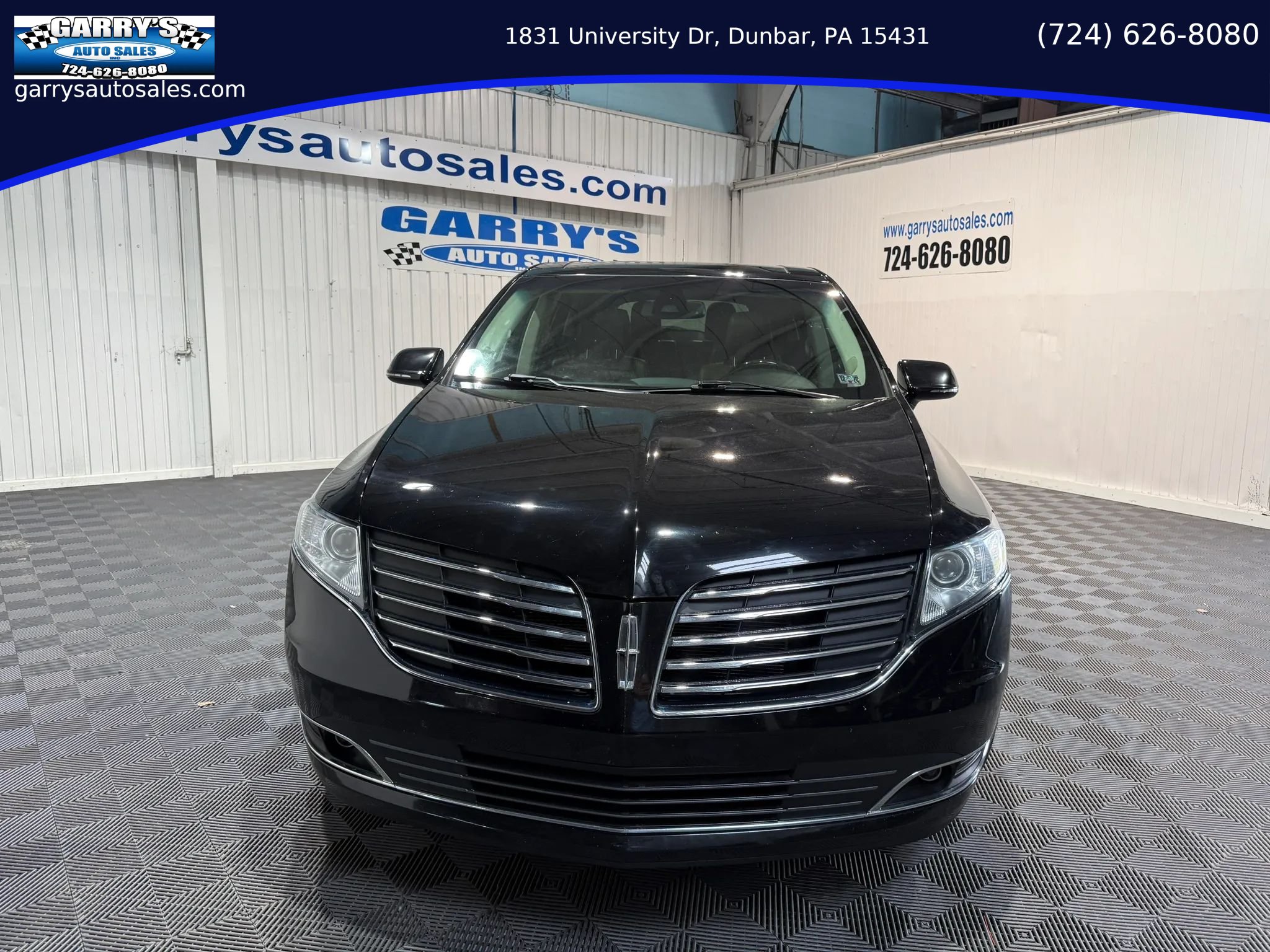 Used 2018 Lincoln MKT AWD image 2