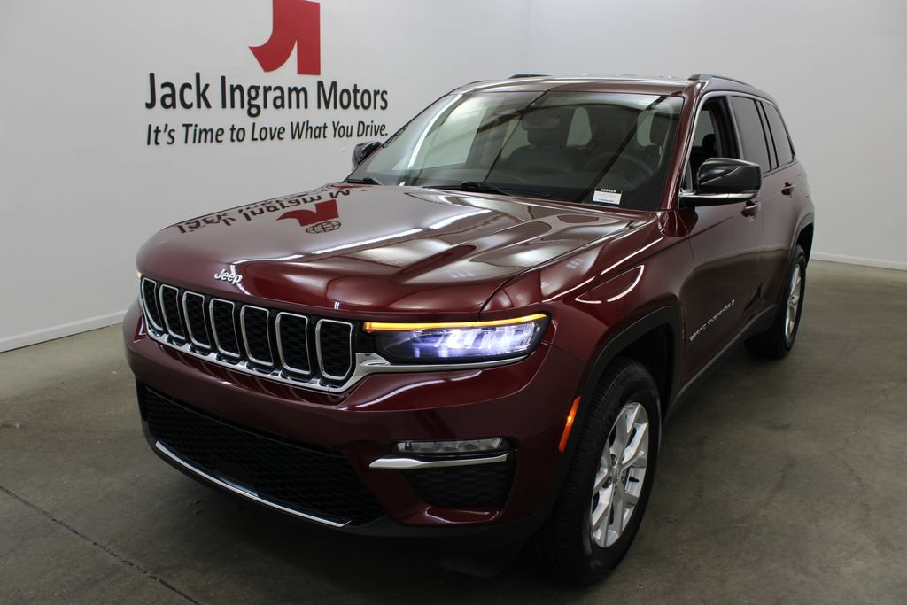 Used 2023 Jeep Grand Cherokee Limited w/ Trailer Tow Prep Group (B) AWD/4WD image 2