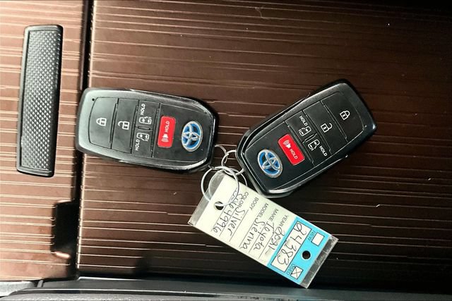 Used 2021 Toyota Sienna LE FWD image 42