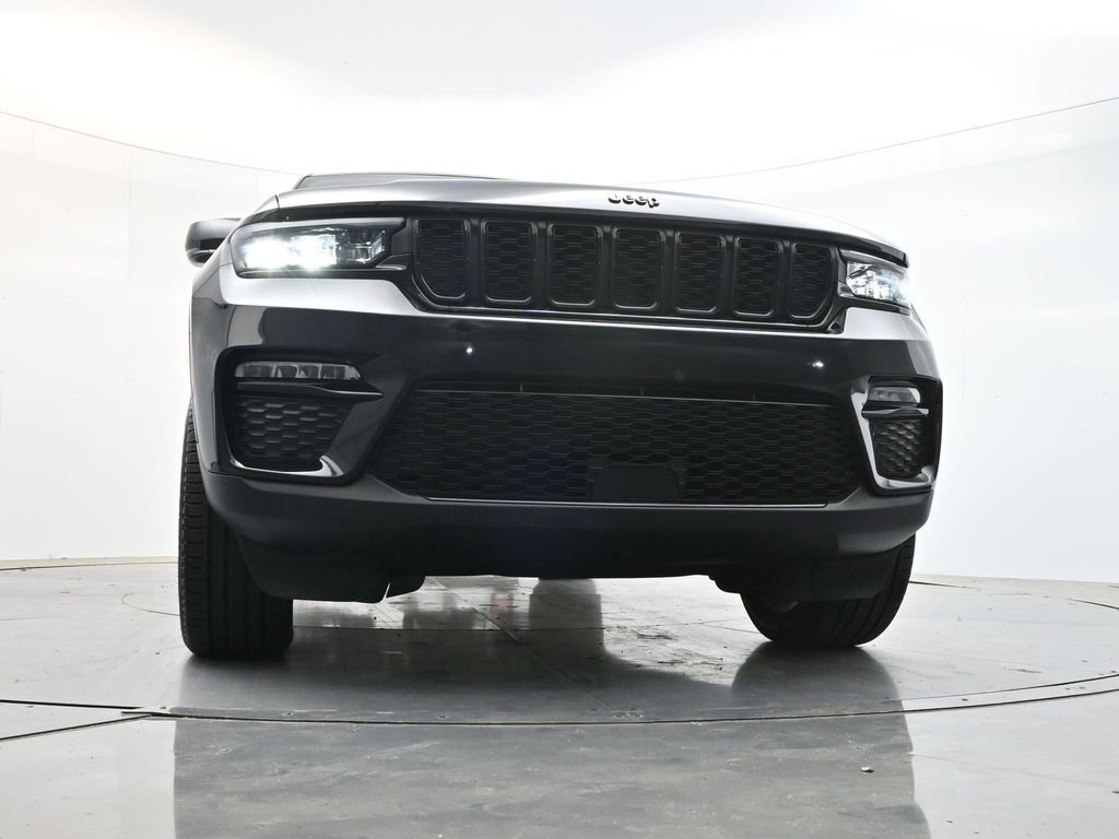 Used 2025 Jeep Grand Cherokee Limited w/ Black Appearance Package image 31