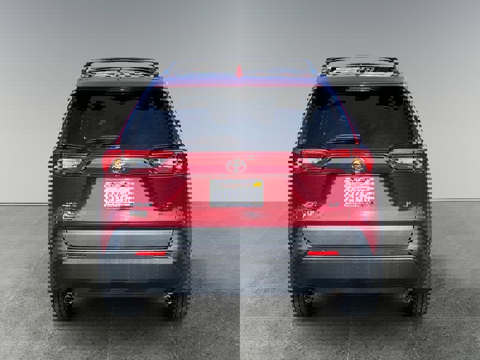 Used 2021 Toyota RAV4 LE w/ Carpet Mat Package (TMS) image 4