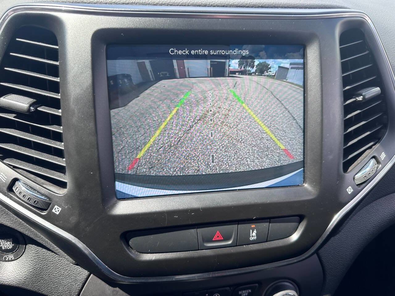 Used 2022 Jeep Cherokee Latitude Lux w/ Sun & Sound Group image 11