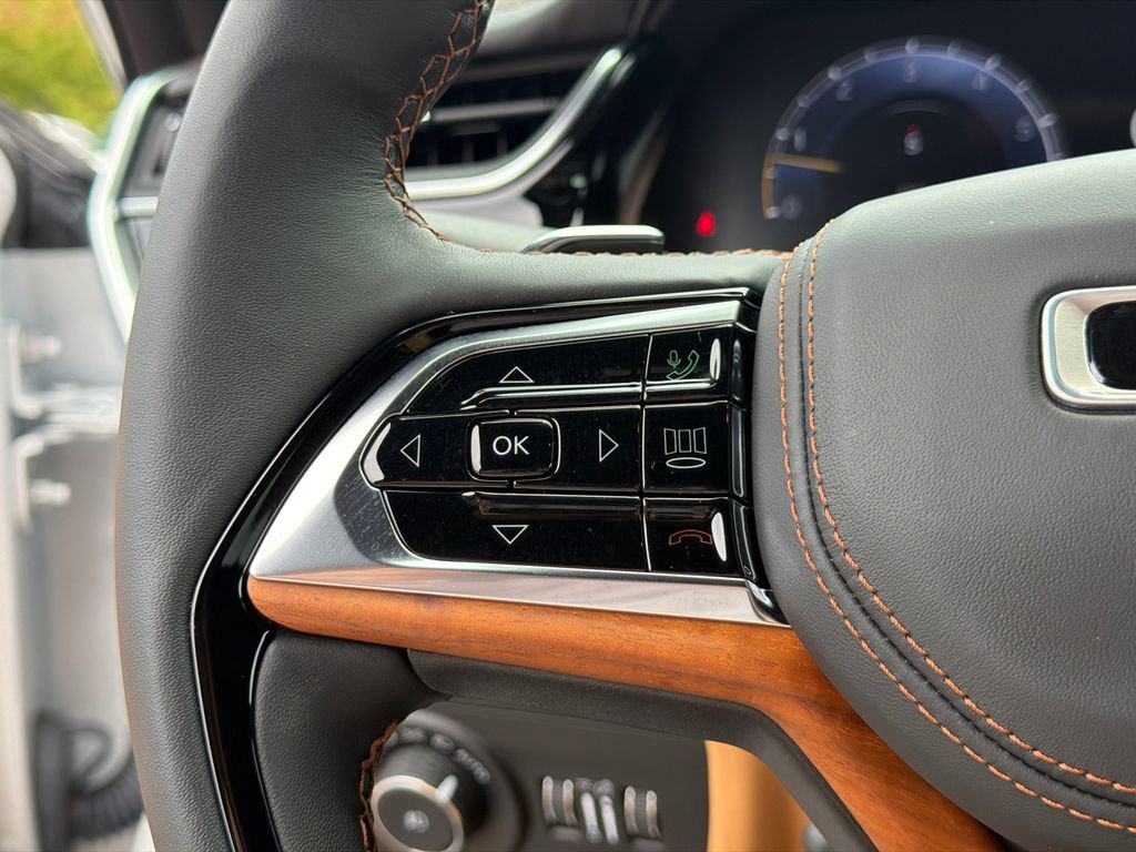 Used 2023 Jeep Grand Cherokee Summit AWD/4WD image 26