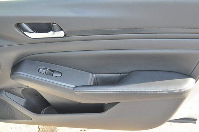 Used 2024 Nissan Altima 2.5 SV image 23