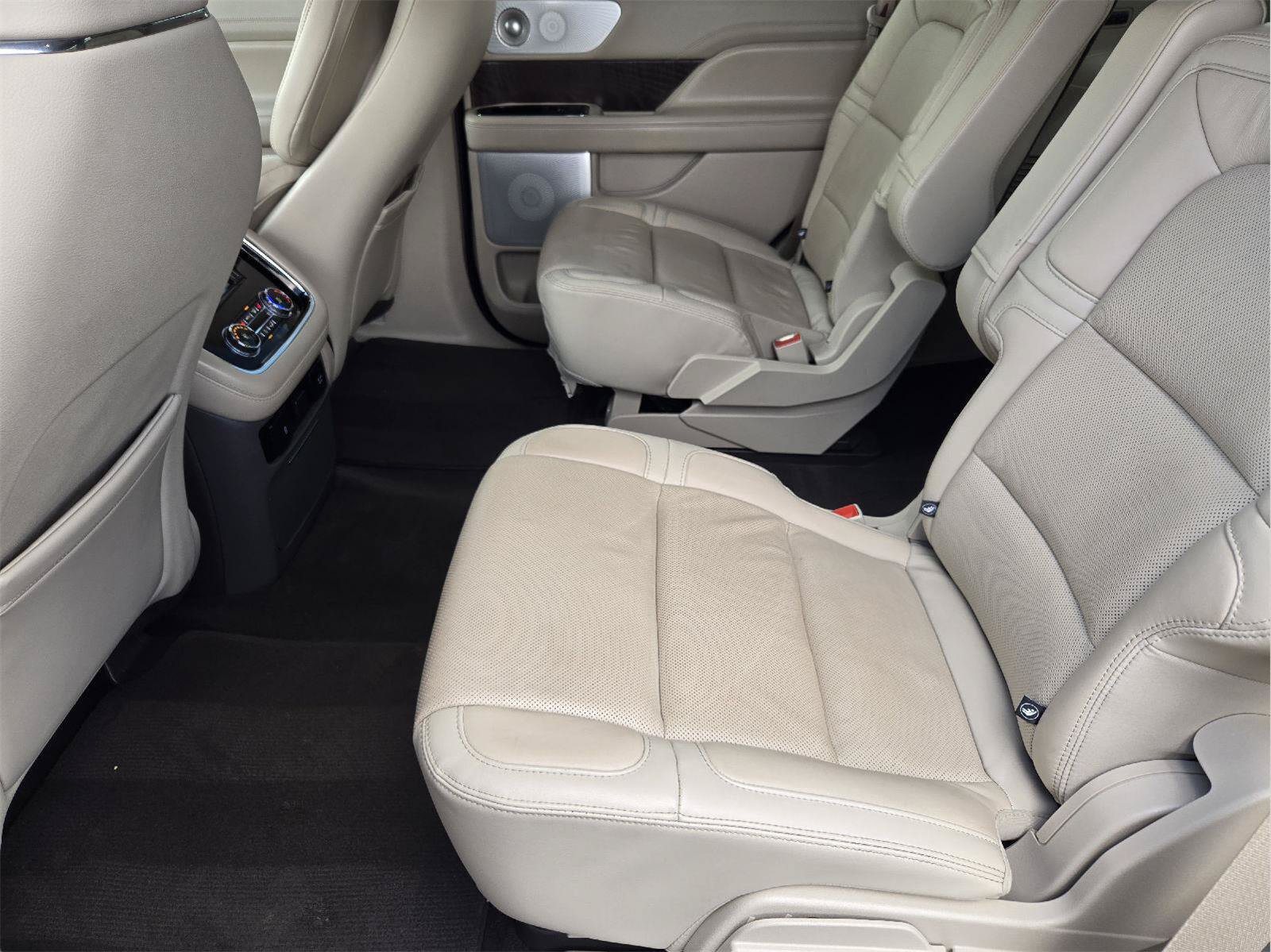 Used 2021 Lincoln Navigator Reserve AWD/4WD image 29