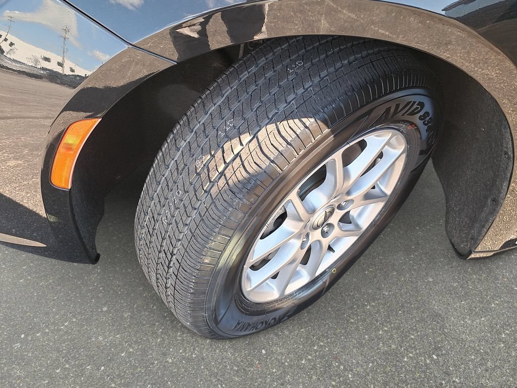 Used 2023 Chrysler Pacifica Touring FWD image 34