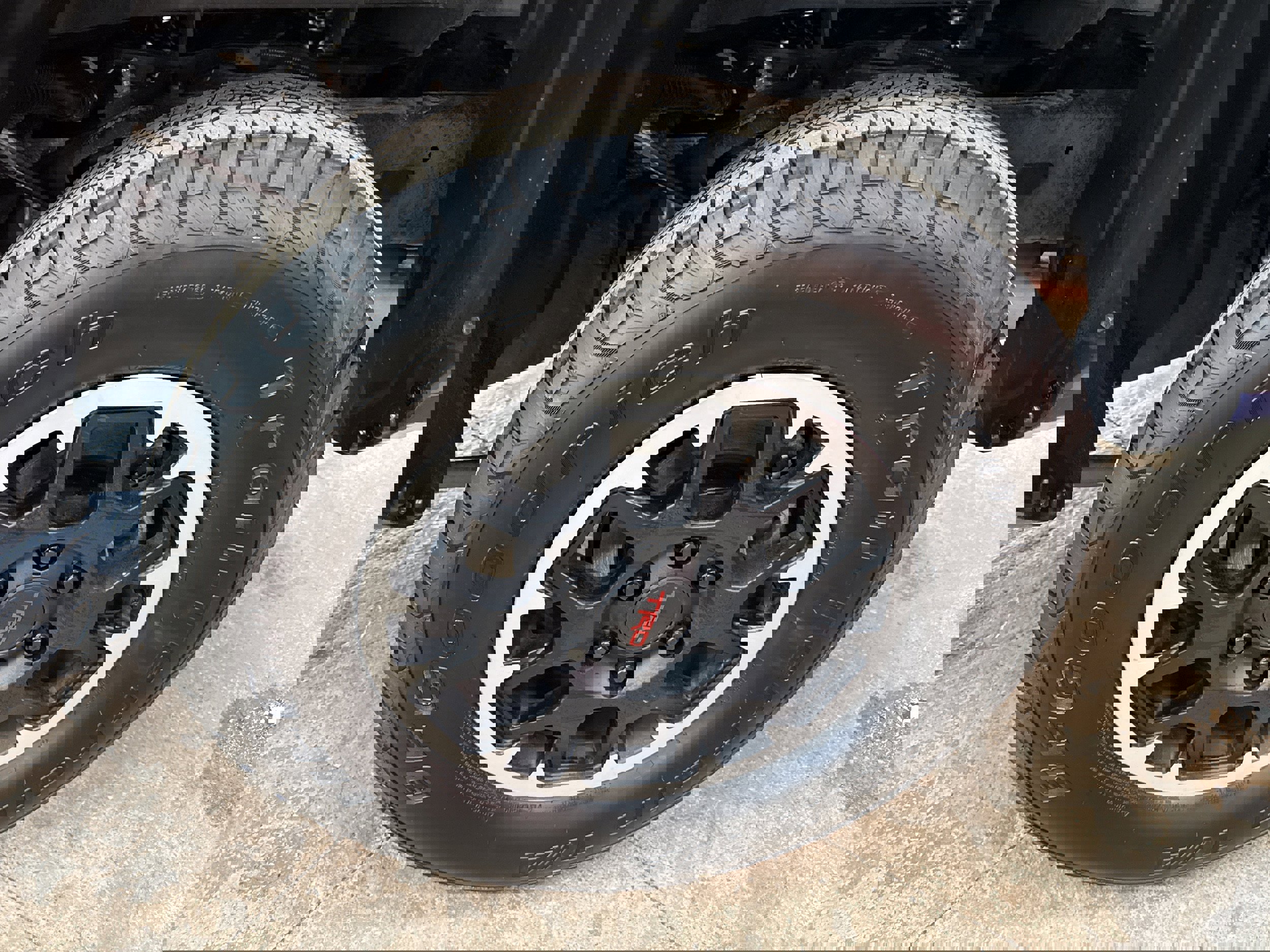 Used 2024 Toyota Tacoma TRD Off-Road image 8