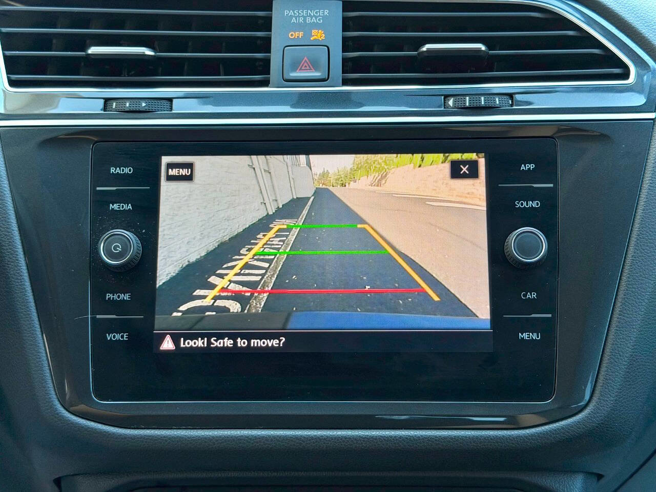 Used 2019 Volkswagen Tiguan SE image 36