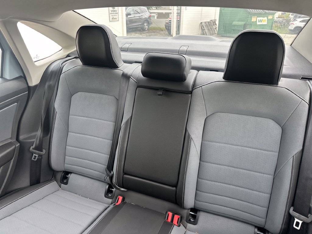 Used 2025 Volkswagen Jetta SE w/ Sunroof Package FWD image 23