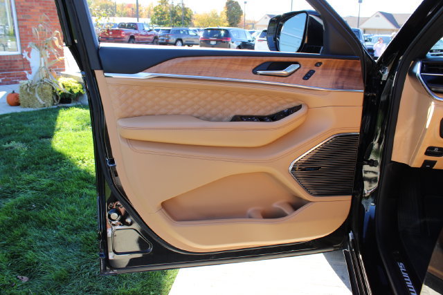 Used 2024 Jeep Grand Cherokee Summit AWD/4WD image 8