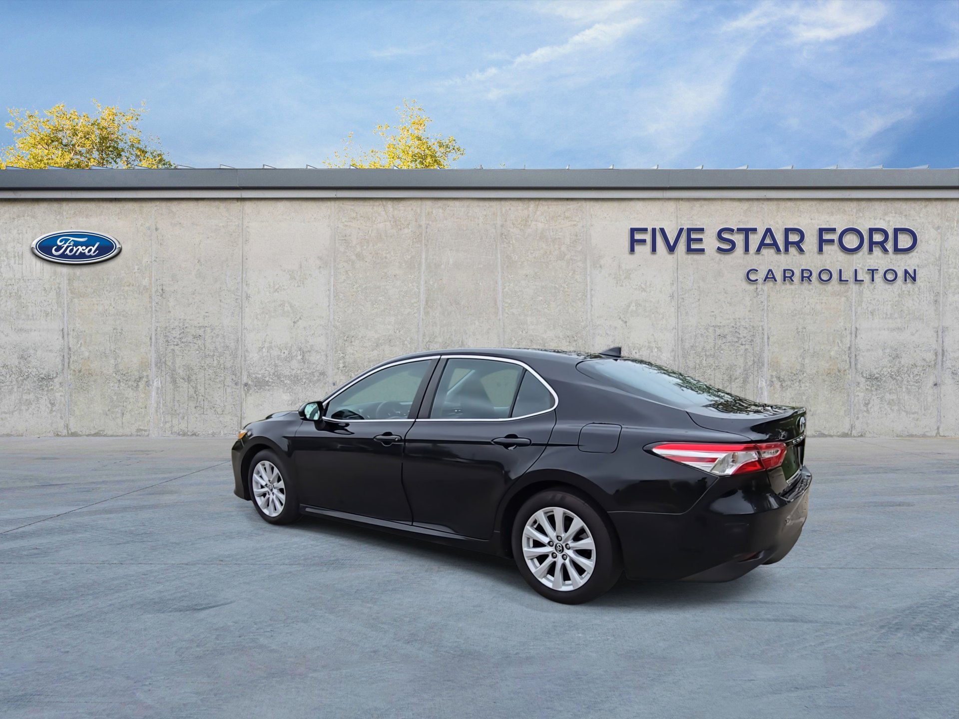 Used 2020 Toyota Camry LE image 6
