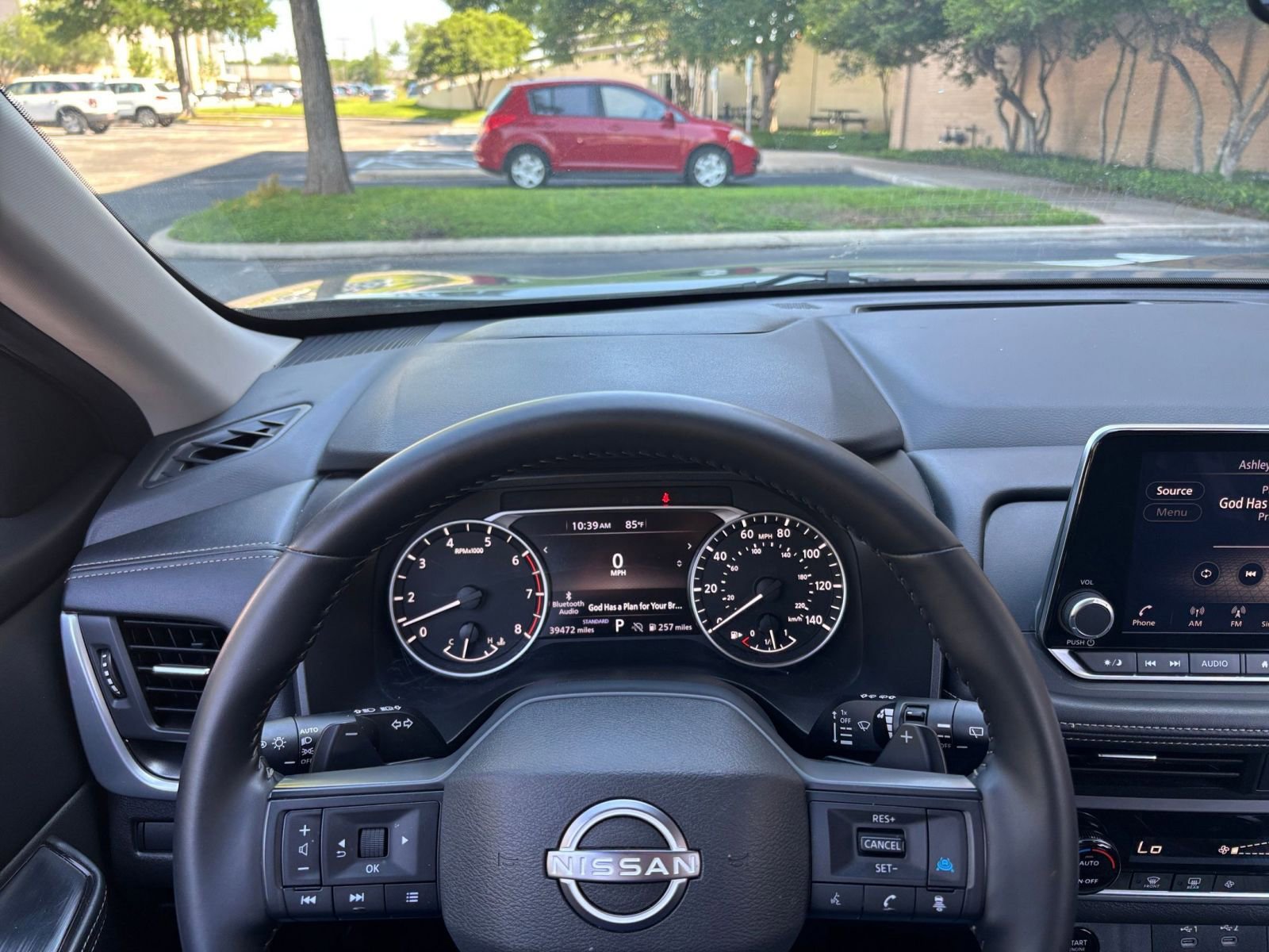 Used 2025 Nissan Rogue SV FWD image 29