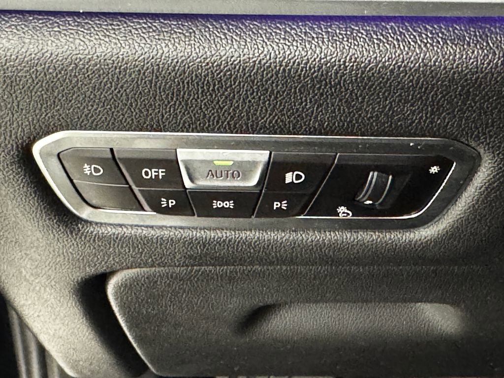 Used 2022 BMW X7 xDrive40i w/ Executive Package image 32