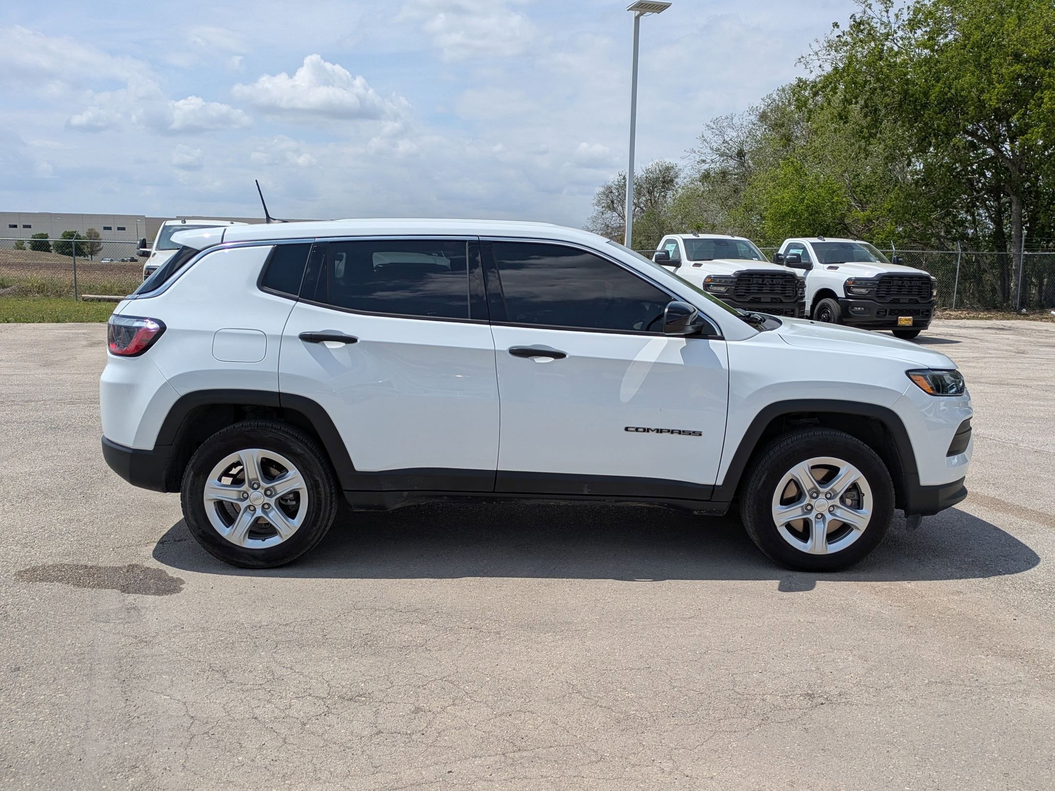 Used 2023 Jeep Compass Sport image 2