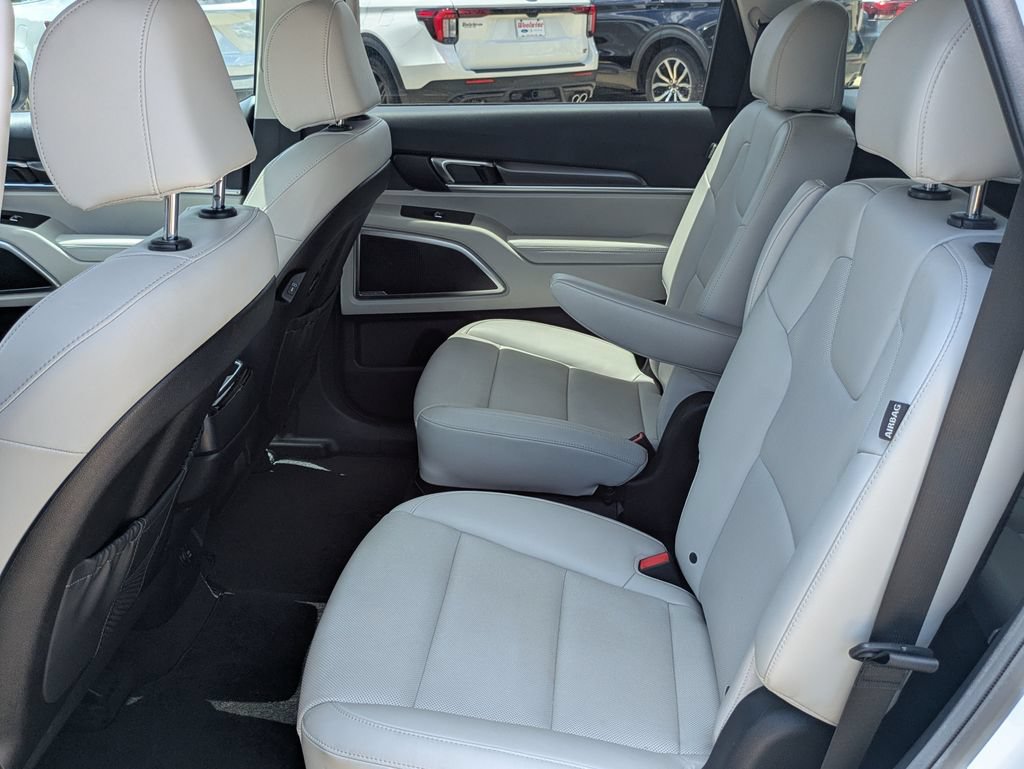 Used 2025 Kia Telluride S FWD image 8