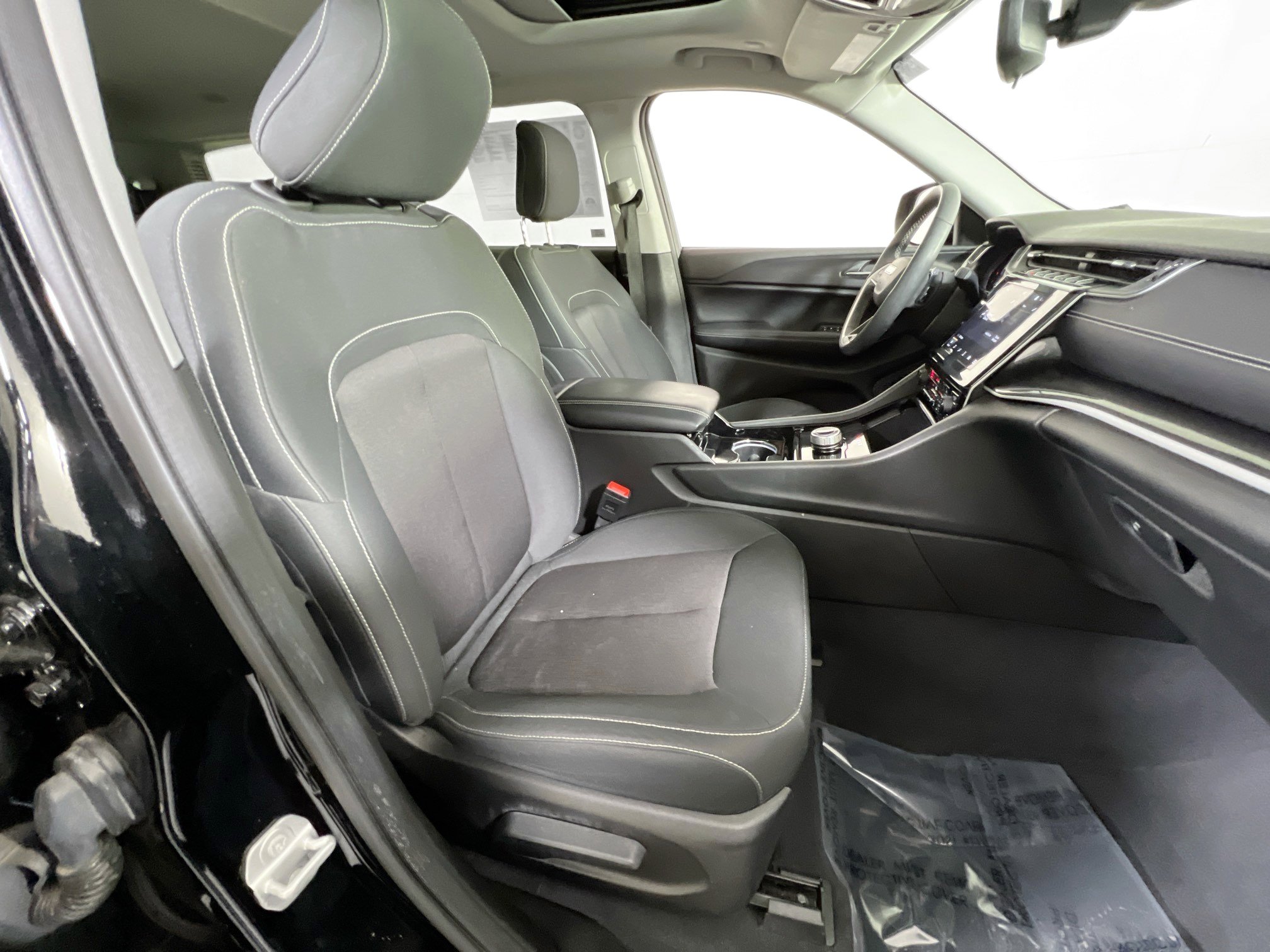 Used 2023 Jeep Grand Cherokee L Laredo w/ Luxury Tech Group I image 29