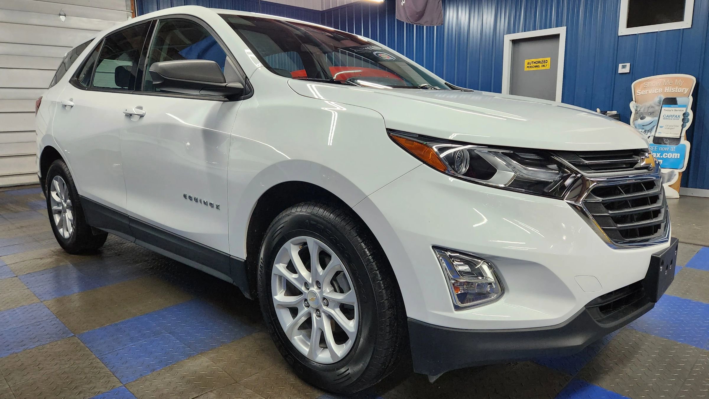 Used 2019 Chevrolet Equinox LS image 2