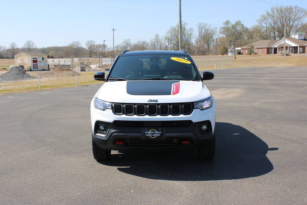 Used 2025 Jeep Compass Trailhawk AWD/4WD image 3