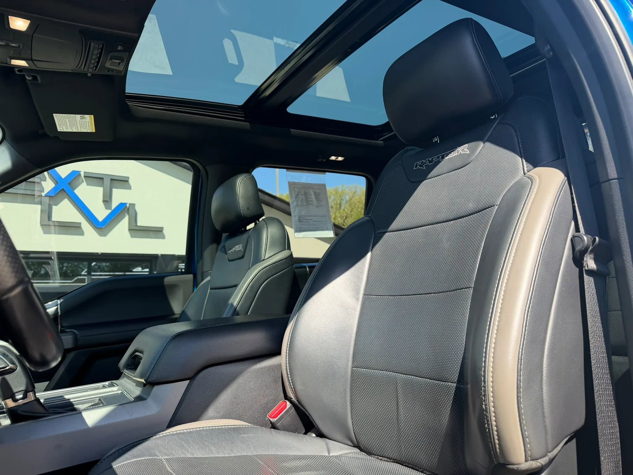 Used 2017 Ford F150 Raptor w/ Equipment Group 802A Luxury image 17