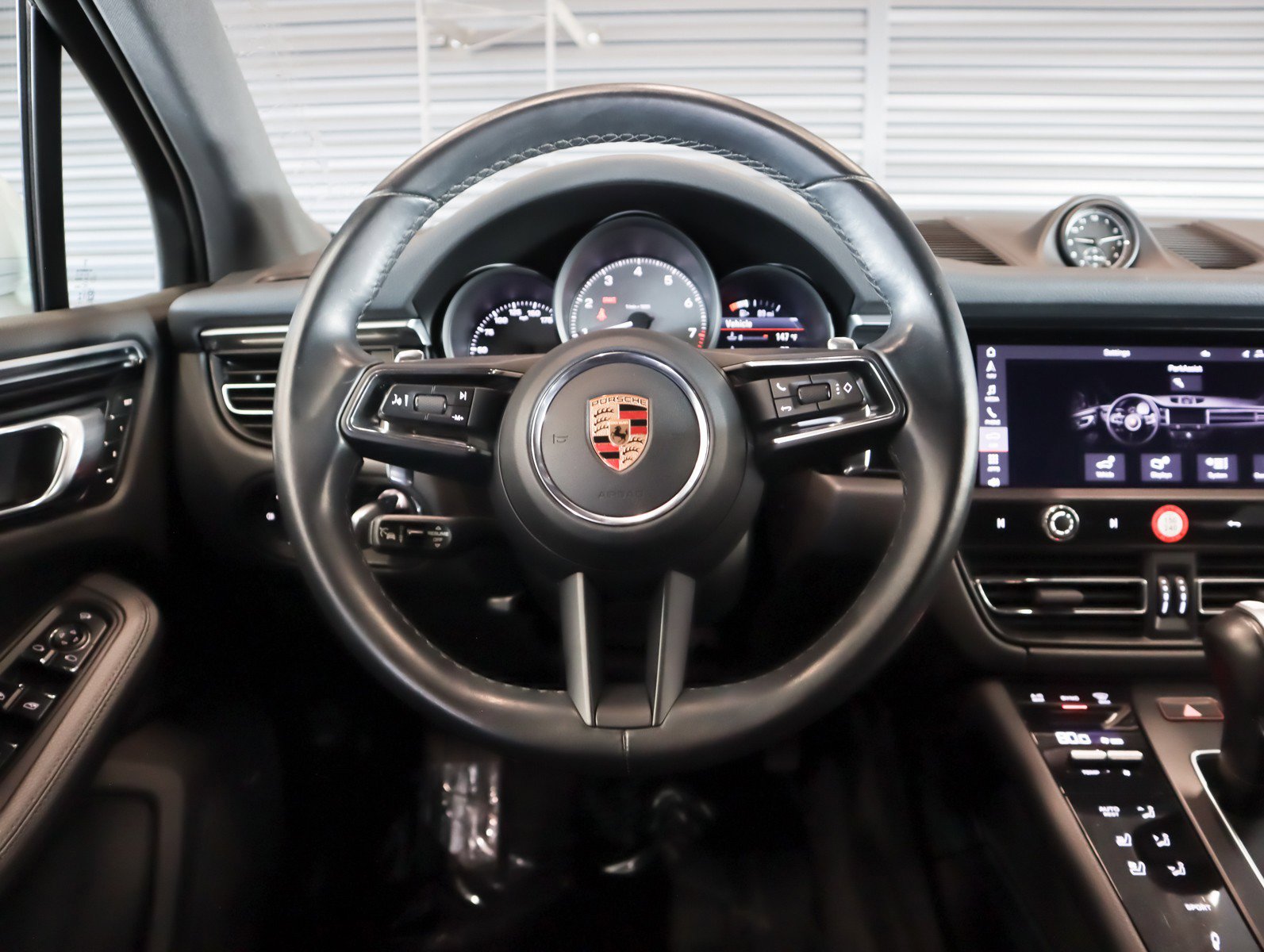 Certified 2023 Porsche Macan S AWD/4WD image 15