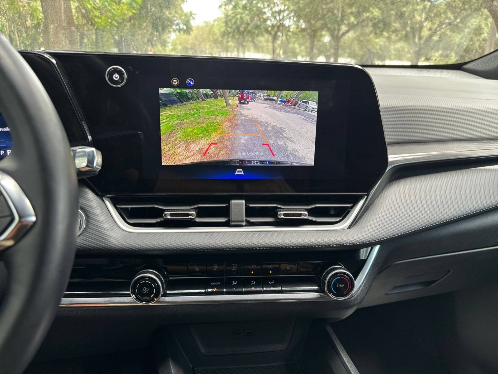 Used 2025 Chevrolet Equinox LT FWD image 16