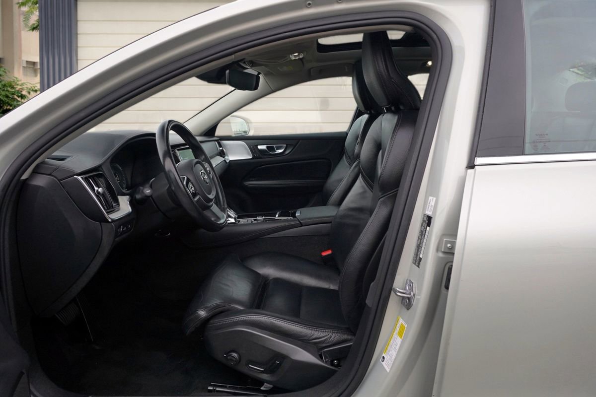 Used 2022 Volvo S60 T8 Inscription image 17