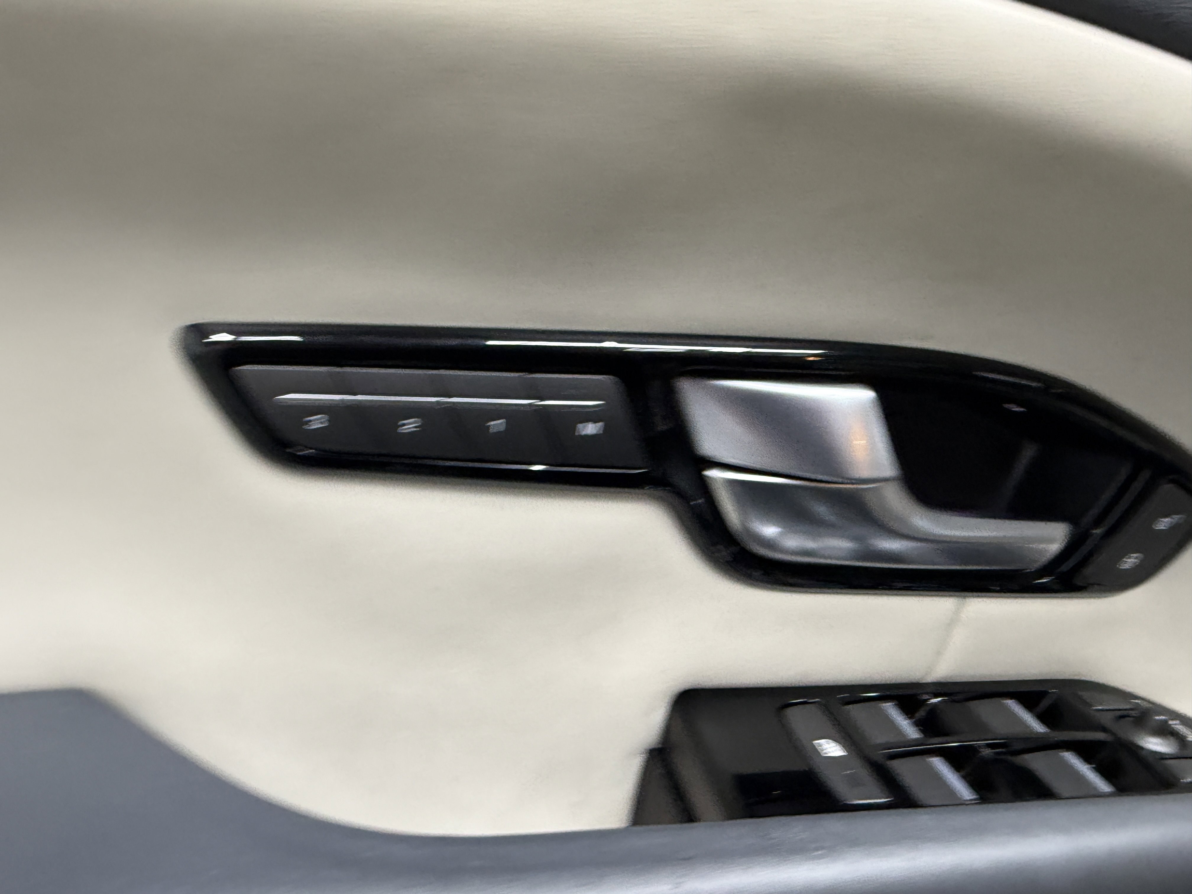 Used 2016 Land Rover Range Rover Evoque HSE Dynamic image 11