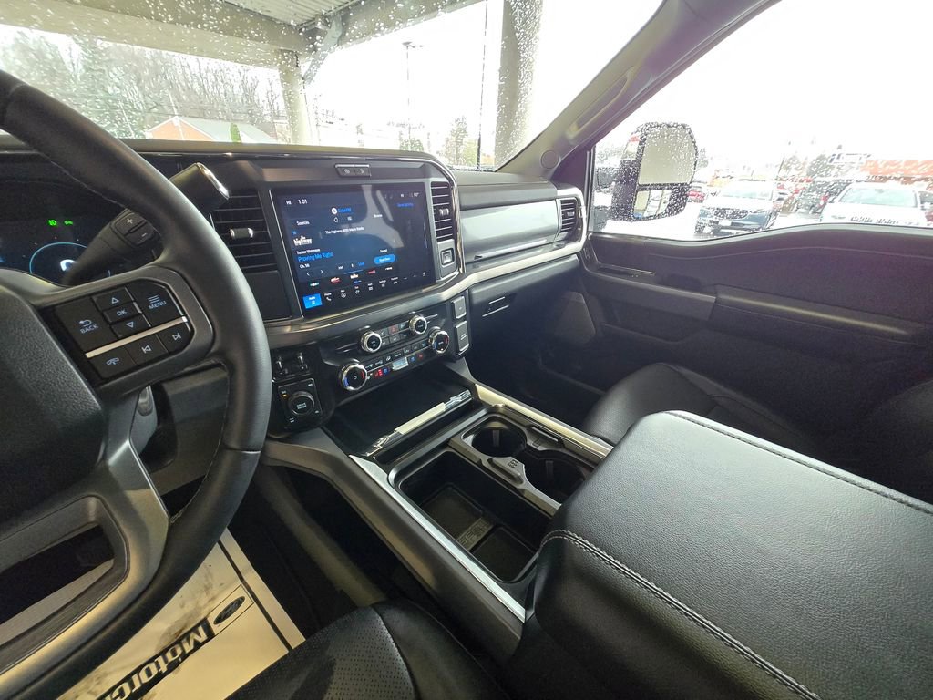 Used 2025 Ford F250 Lariat w/ Chrome Package image 19