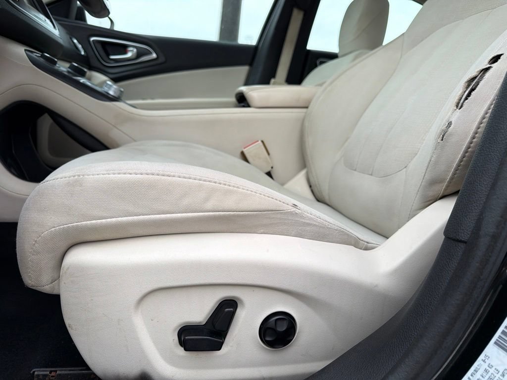 Used 2016 Chrysler 200 Limited w/ Anniversary Edition FWD image 25