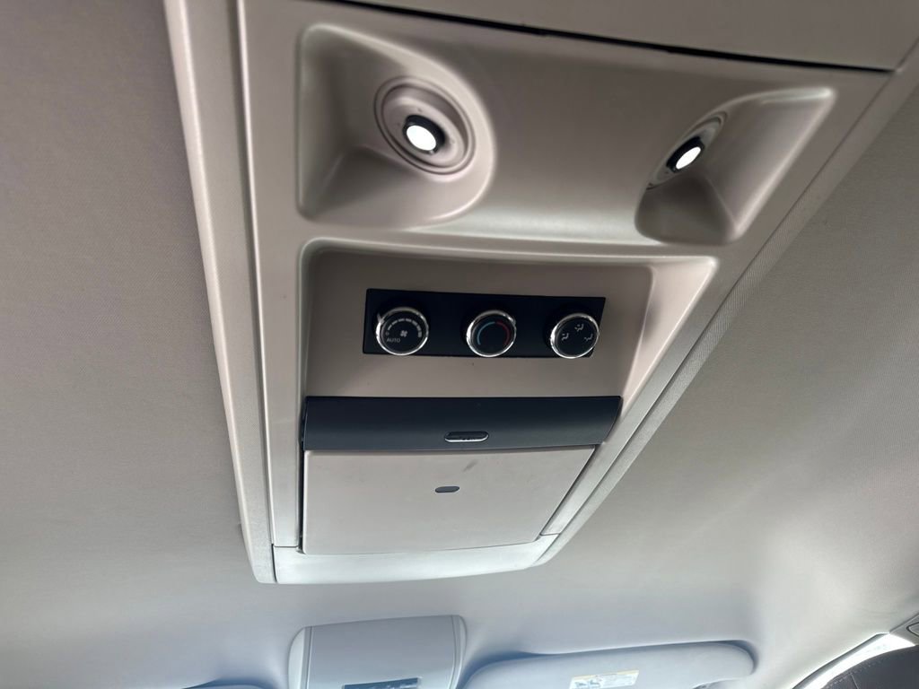 Used 2016 Chrysler Town & Country Touring w/ Driver Convenience Group image 36