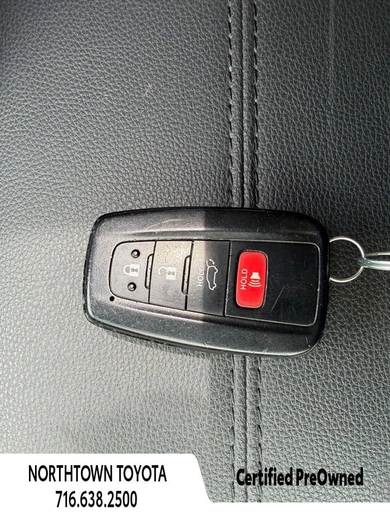 Used 2021 Toyota RAV4 XLE Premium AWD/4WD image 27