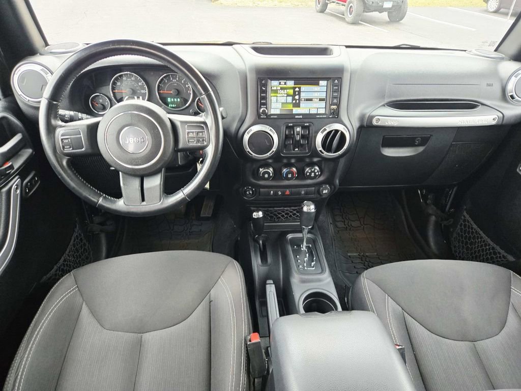Used 2015 Jeep Wrangler Unlimited Sahara image 9