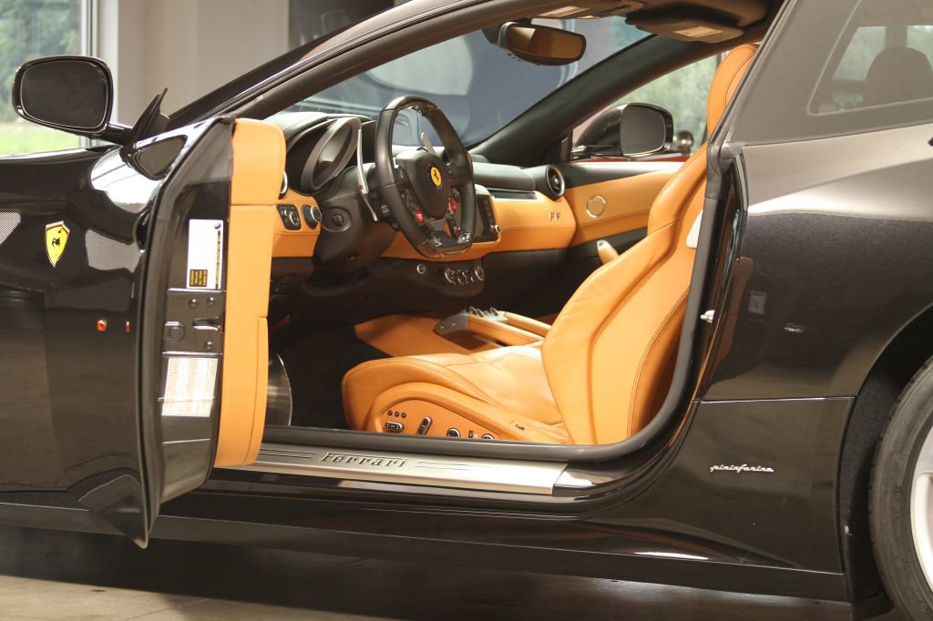 Used 2016 Ferrari FF image 2