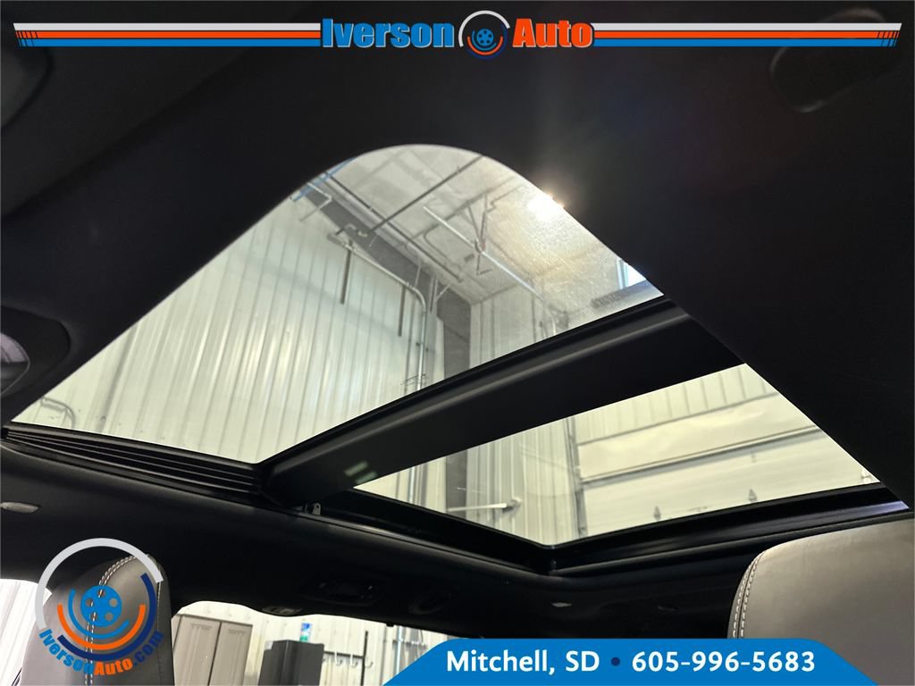 New 2027 Chrysler Pacifica Limited AWD/4WD image 23