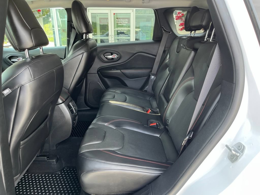 Used 2019 Jeep Cherokee Trailhawk AWD/4WD image 15