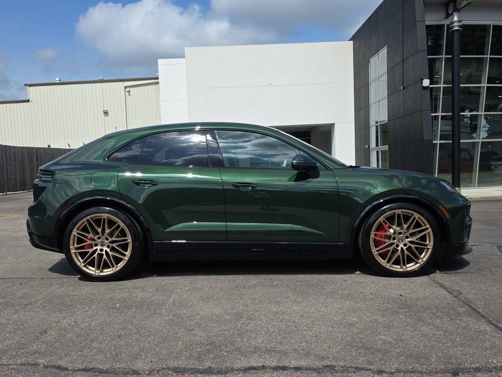 Used 2025 Porsche Macan Turbo Electric AWD/4WD image 6