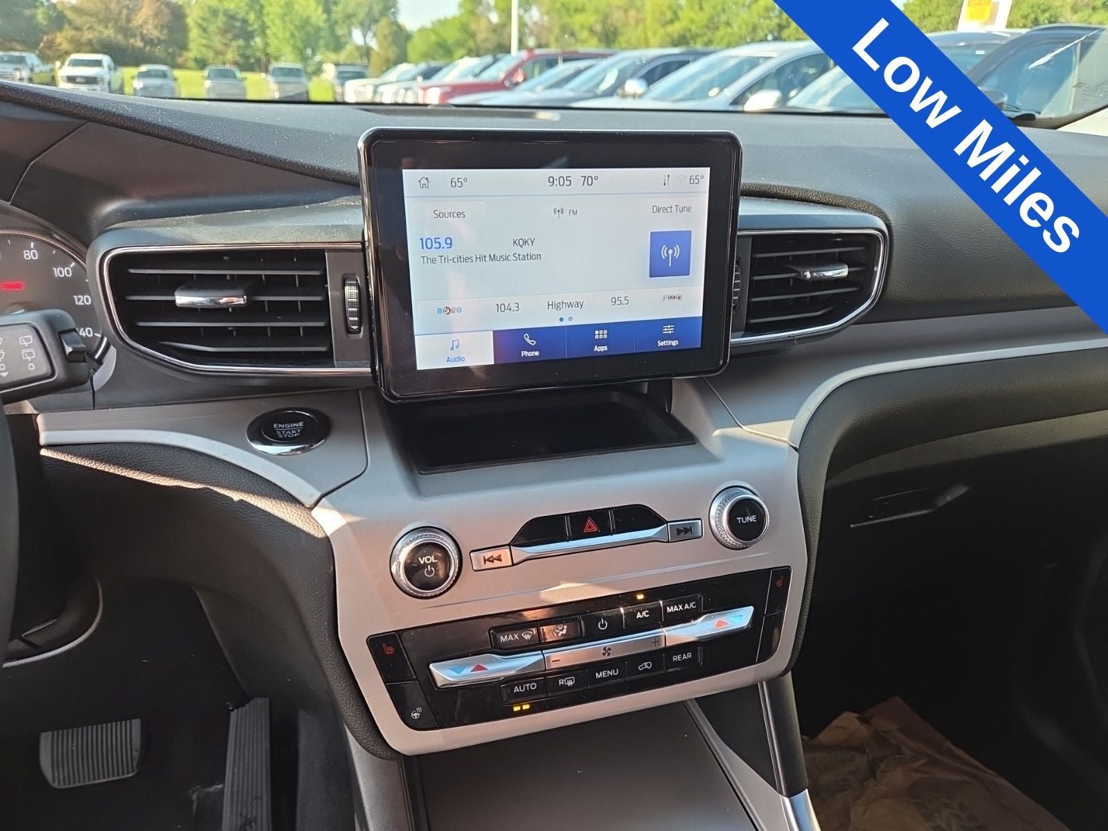 Used 2024 Ford Explorer XLT w/ Equipment Group 202A AWD/4WD image 3