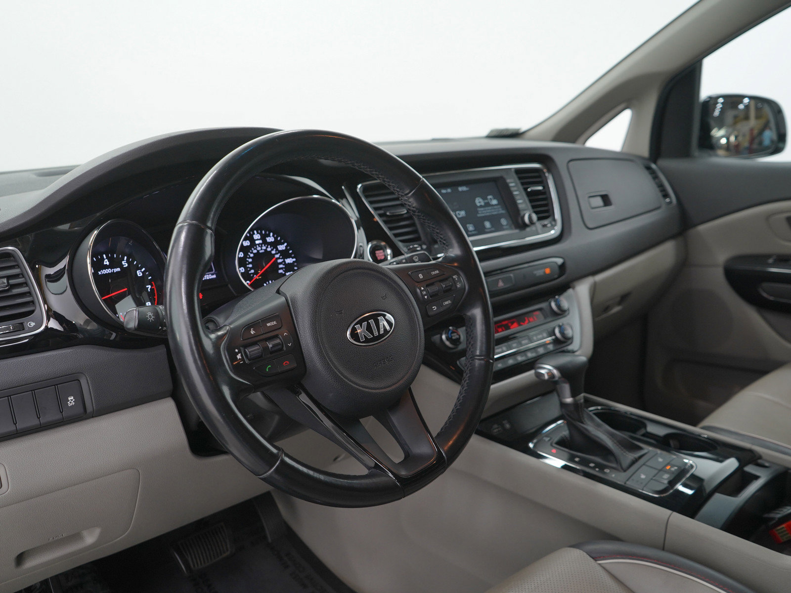 Used 2018 Kia Sedona EX image 28