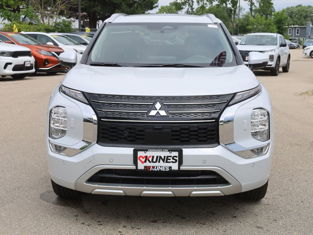 New 2025 Mitsubishi Outlander SEL image 3