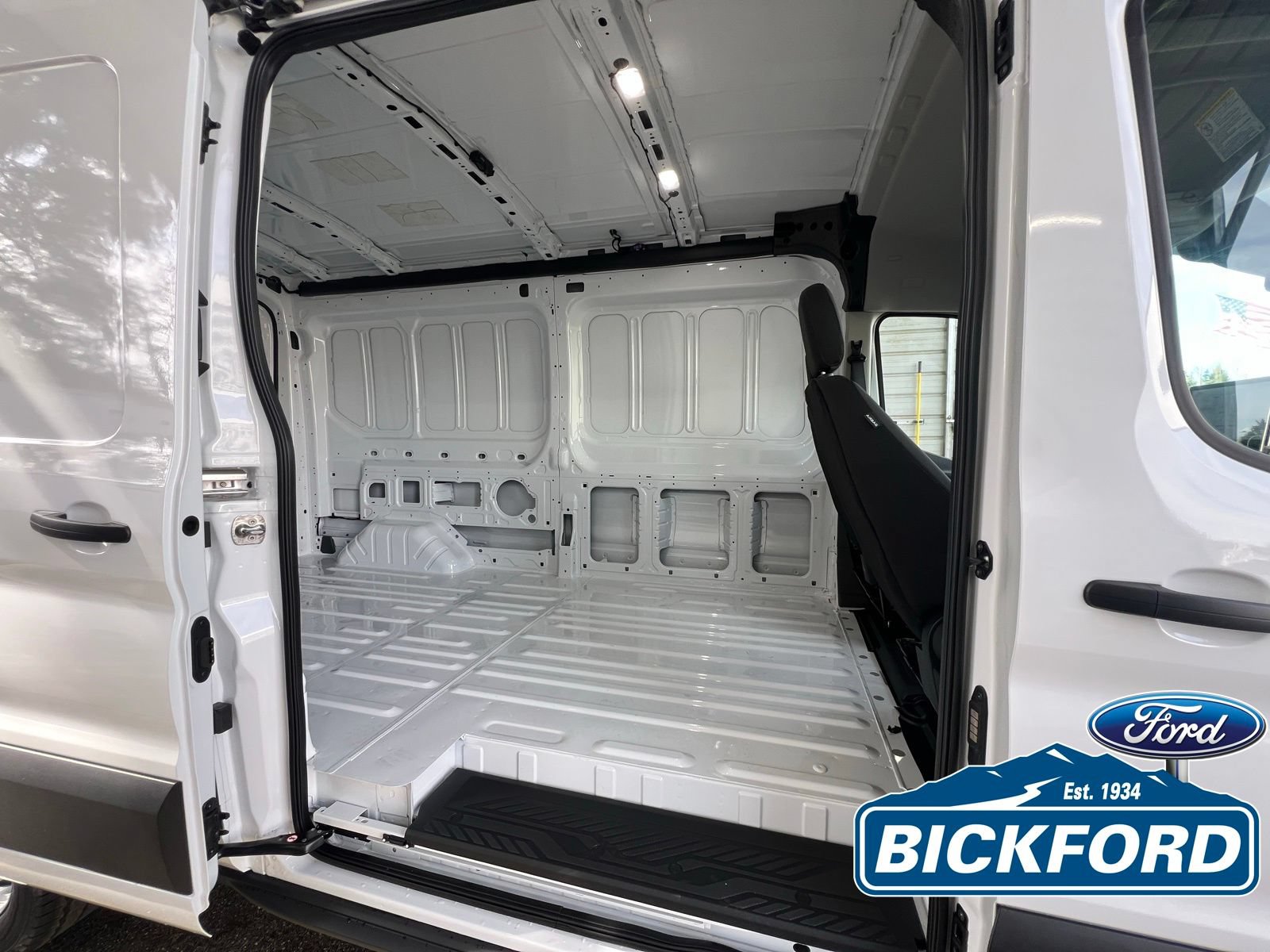 New 2026 Ford Transit 250 148 Medium Roof RWD image 5
