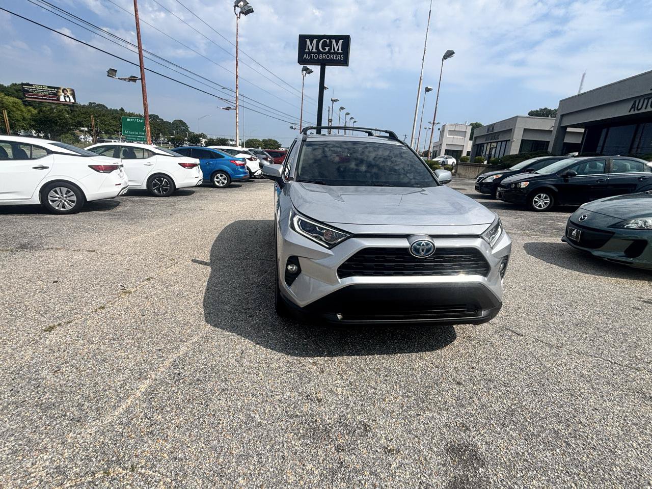 Used 2020 Toyota RAV4 XLE AWD/4WD image 3