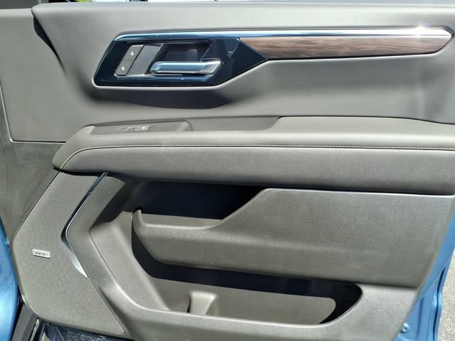 New 2026 Chevrolet Suburban Premier w/ Sun And Tow Package AWD/4WD image 16