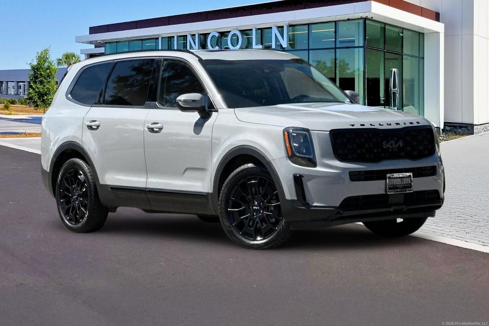 Used 2022 Kia Telluride EX w/ EX Premium Package AWD/4WD image 2