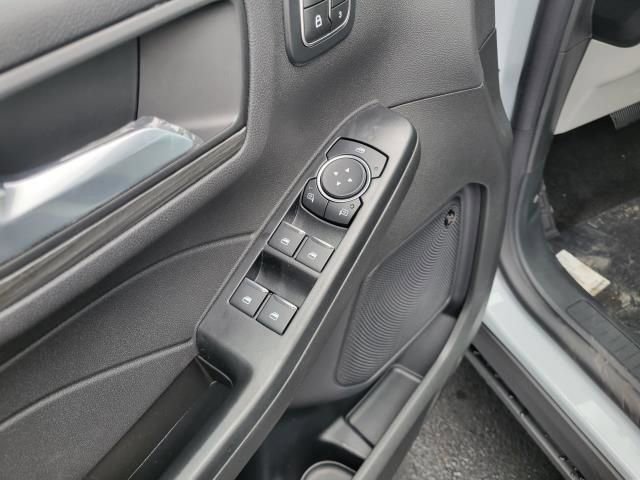 New 2025 Ford Escape SE w/ PHEV Premium Package FWD image 17