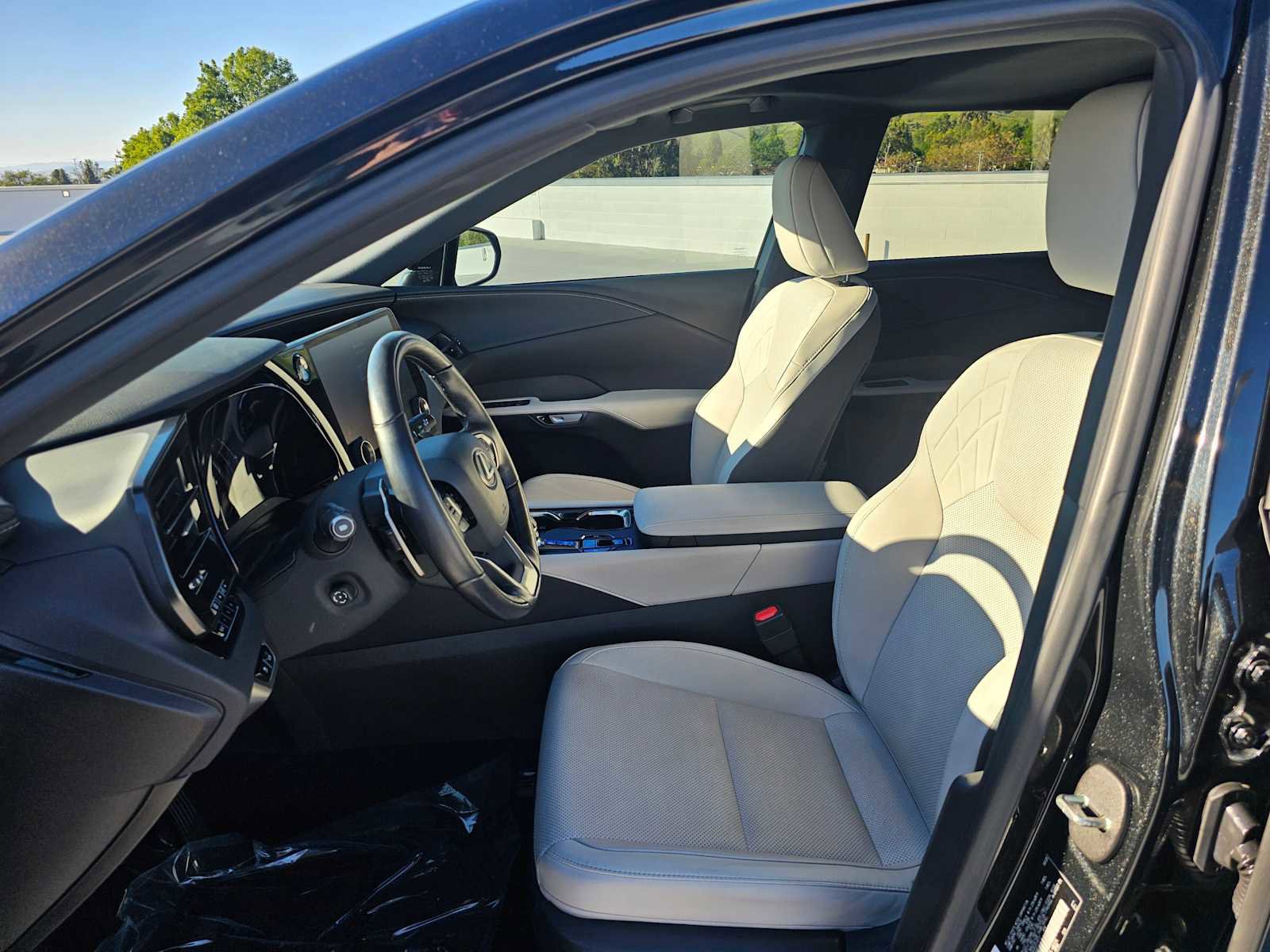 Certified 2024 Lexus RX 350 Premium w/ Accessory Package (Z1) image 20