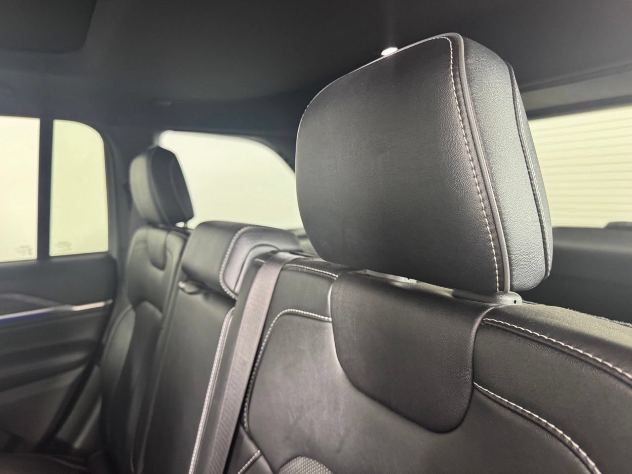 Used 2023 Jeep Grand Cherokee Overland AWD/4WD image 34