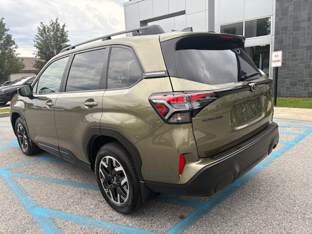 Used 2025 Subaru Forester Premium AWD/4WD image 6