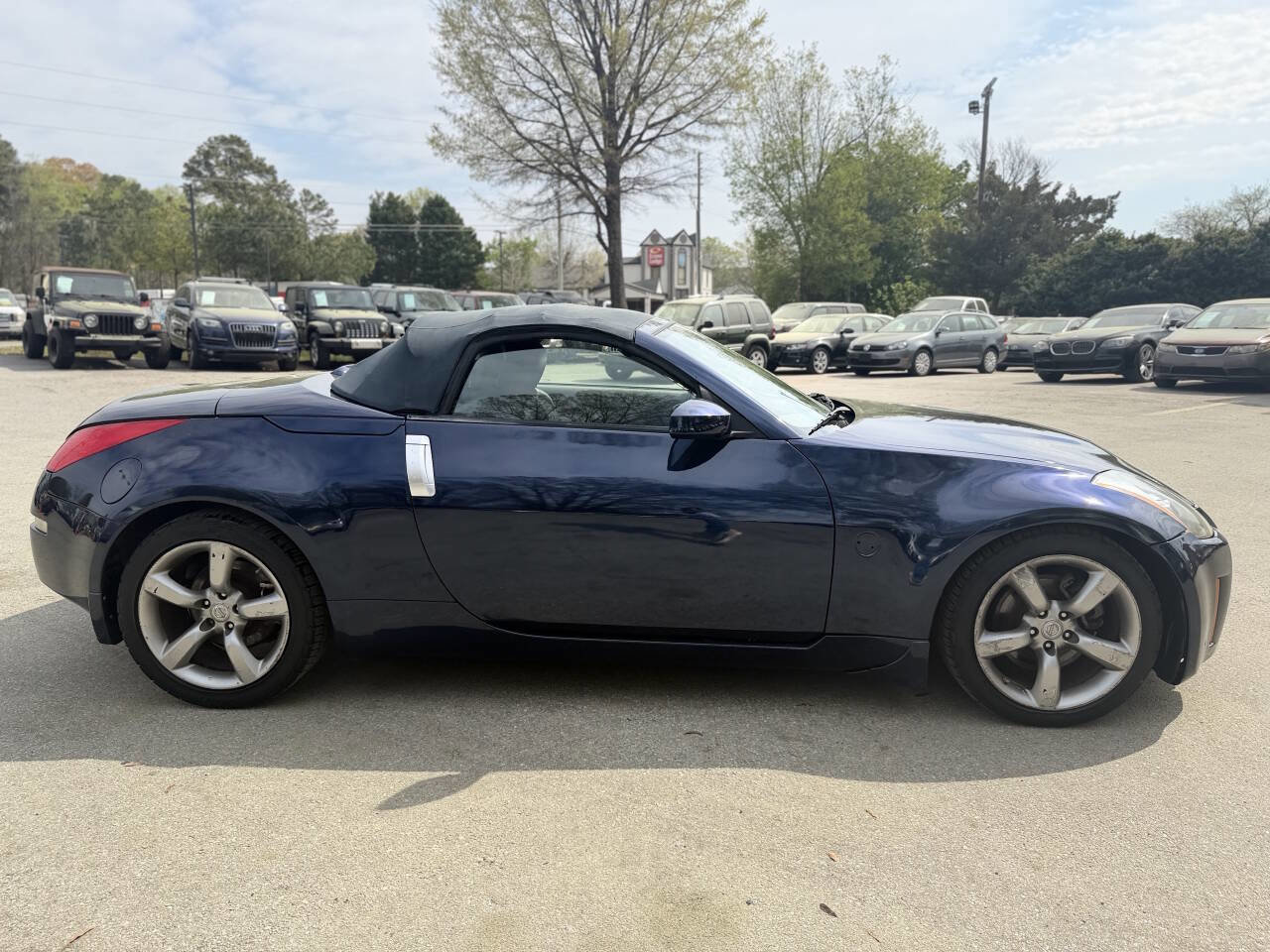 Used 2009 Nissan 350Z Touring image 4